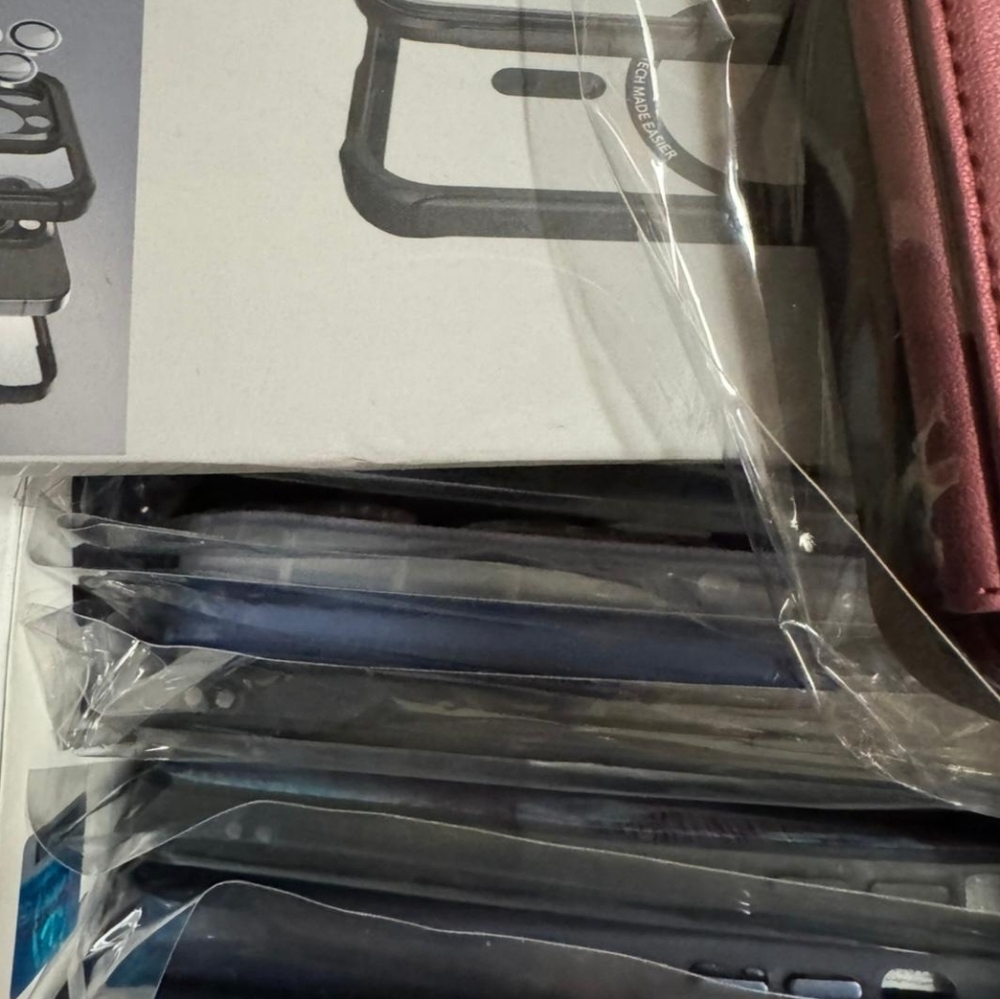 Lot Of 20 cell phone cases, mostly iPhone and Samsung, with and without a box.
